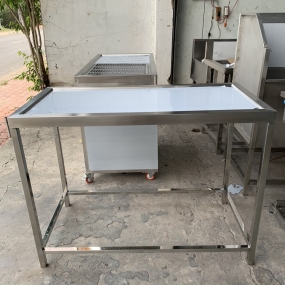 Bàn khám thú y- Bình Chánh