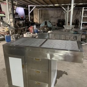 Bàn mổ thú y Inox 304  Rộng 600 dài 1200 cao 800 (2)