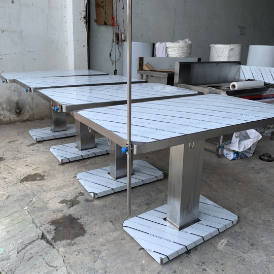 Bàn khám thú y Inox 304  Rộng 700 dài 1200 cao 800