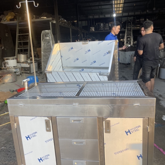 Bàn mổ thú y