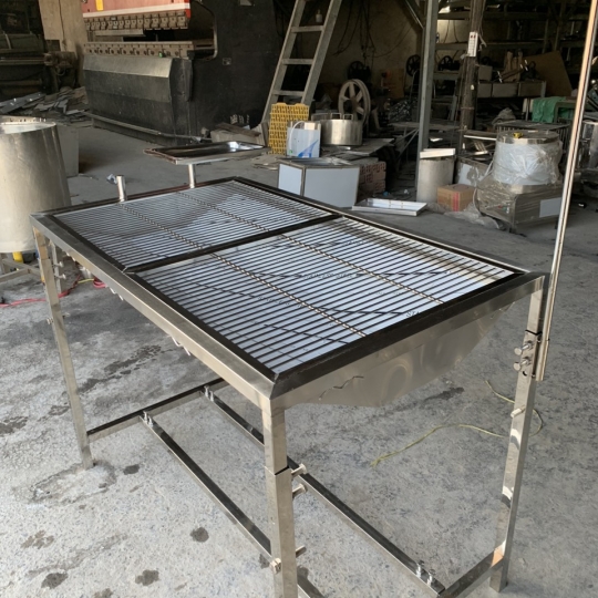BÀN MỔ THÚ Y